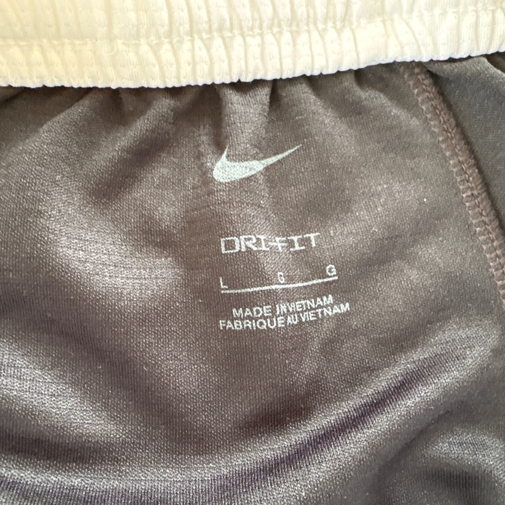 Nike Dri-Fit Boys Basketball Shorts New With Tags - Picture 3 of 3
